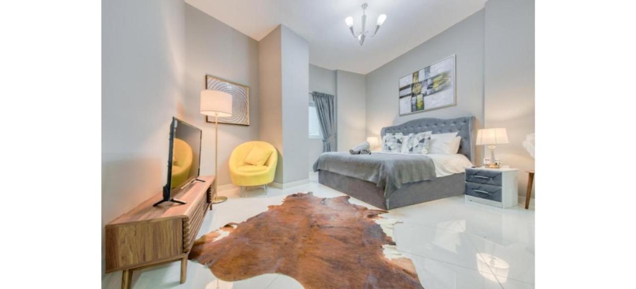Luxurious 4-Bedroom Duplex Villa Apartment Near Jbr Дубай Екстериор снимка